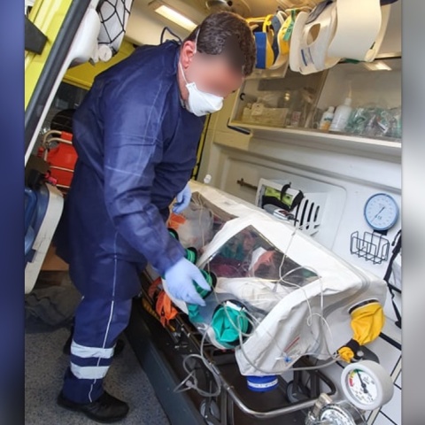 Κρήτη-Αθήνα: Αεροδιακομιδή με την ειδική κάψουλα αρνητικής πίεσης © cretapost.gr