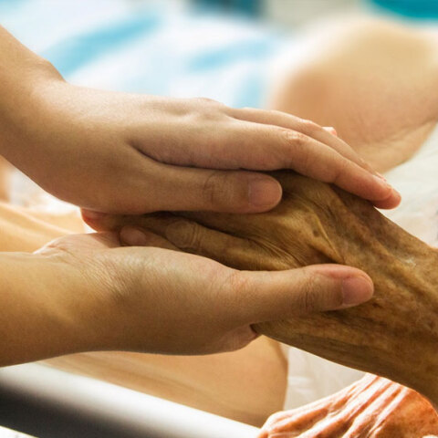 Γιατρός στην Ιταλία, πρώην καρκινοπαθής, στη μάχη κατά του κορωνοϊού - Οι επισκέψεις κατ' οίκον σε ασθενείς με Covid-19