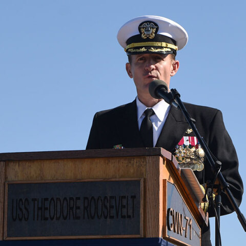 Πλοίαρχος Μπρετ Κροζίερ