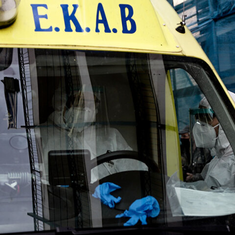 ΕΚΑΒ στη μάχη με τον νέο κορωνοϊό 