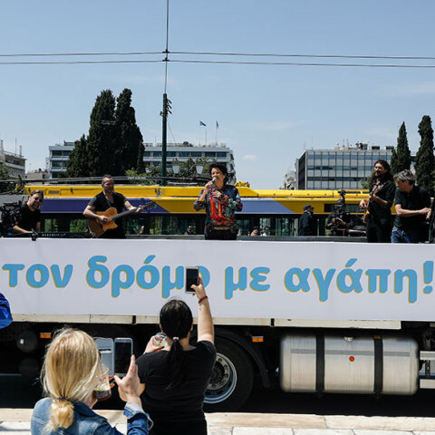 Η Άλκηστις Πρωτοψάλτη γέμισε την Αθήνα με μελωδίες - Η κινητή συναυλία πάνω σε φορτηγό