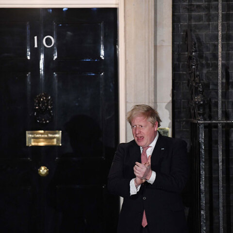 Ο Μπόρις Τζόνσον επέστρεψε στην Ντάουνινγκ Στριτ μετά την περιπέπεια με τον κορωνοϊό