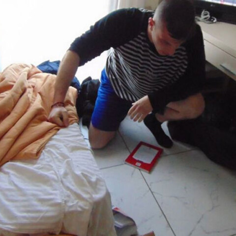 Χίος: Κάτοικοι «μπούκαραν» σε ξενοδοχείο και ξυλοκόπησαν αστυνομικούς των ΜΑΤ