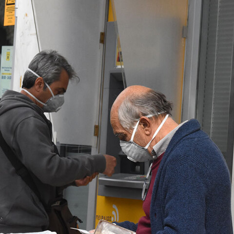 ΑΤΜ με ατομικά μέτρα προστασίας 