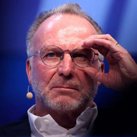 Ο Ρουμενίγκε υπέρ της επανέναρξης των πρωταθλημάτων.