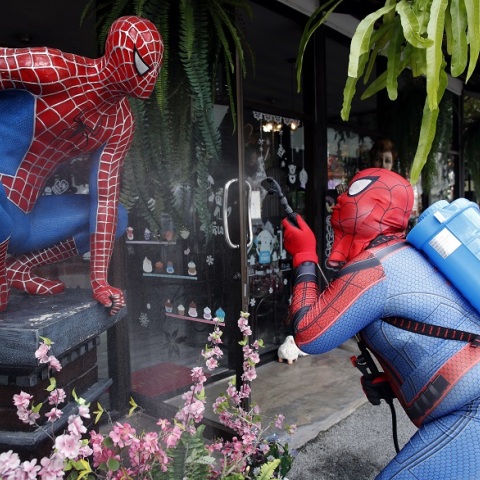 Οι σκηνοθέτες της Marvel επιλέγουν ήρωες για να περάσουν την καραντίνα