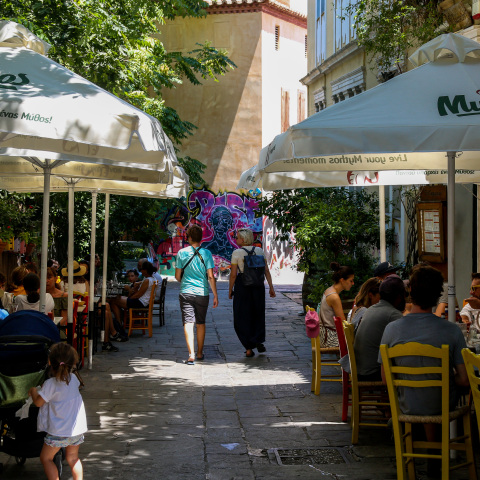 Γερμανός πολιτικός: Πηγαίνετε διακοπές στην Ελλάδα 