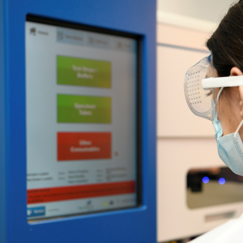 ΕΛΠΕ: Προσφορά υπερσύγχρονου συστήματος διάγνωσης για τον Covid-19 στο νοσοκομείο «Αττικόν»