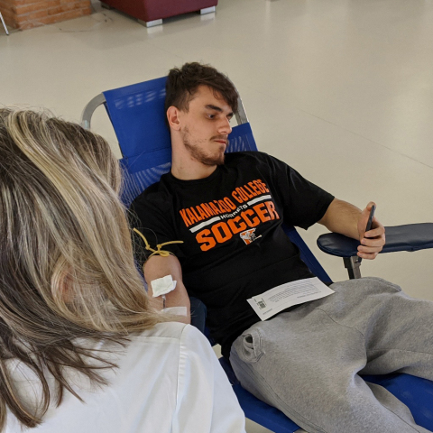 Αιμοδοσία στην Αμερικανική Γεωργική Σχολή και το Perrotis College