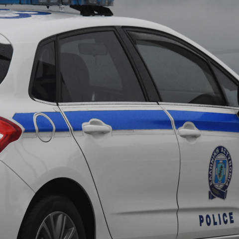 Προσποιούνταν τον διανομέα και είχε κλέψει δεκάδες σπίτια 