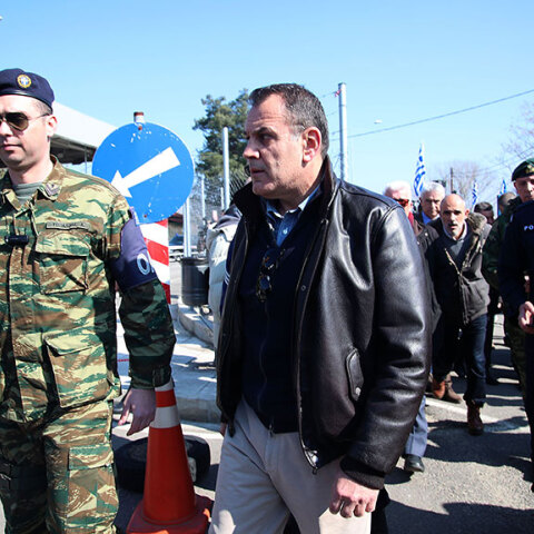 Τουρκικά αεροσκάφη παρενόχλησαν το ελικόπτερο που μετέφερε τον υπουργό Εθνικής Άμυνας Νίκο Παναγιωτόπουλο