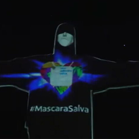 «Η χρήση μάσκας σώζει»: Το μήνυμα για τον κορωνοϊό που προβλήθηκε στο άγαλμα του Ιησού Χριστού στο Ρίο ντε Τζανέιρο