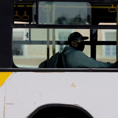 ΜΜΜ ΜΕΤΡΟ ΤΡΟΛΕΙ ΕΠΙΒΑΤΗΣ ΛΕΟΦΩΡΕΙΟ ΜΑΣΚΑ ΧΕΙΡΟΥΡΓΙΚΗ ΚΡΟΝΟΙΟΣ ΚΟΡΩΝΟΙΟΣ ΠΑΝΔΗΜΙΑ