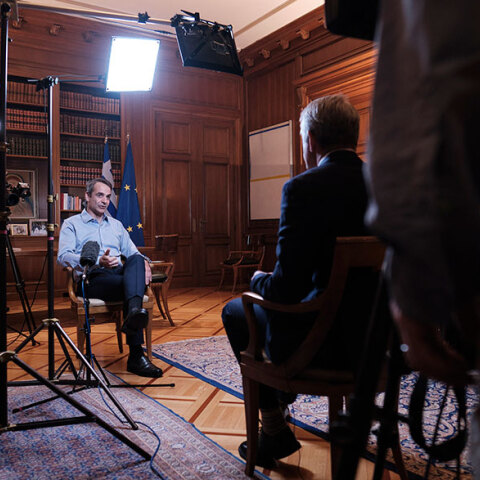 Ο Κυριάκος Μητσοτάκης δίνει συνέντευξη στο CNN για την επιτυχή αντιμετώπιση του κορωνοϊού στην Ελλάδα 