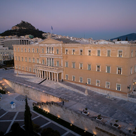 Κορωνοϊός: Έξω από τη Βουλή δίνουν ραντεβού οι άνθρωποι της Τέχνης και του Πολιτισμού, ζητώντας στήριξη από την κυβέρνηση