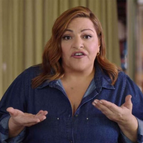 Αφιλοκερδώς συμμετείχε η Βίκυ Σταυροπούλου στο νέο τηλεοπτικό σποτ για τον κορωνοϊό «Μένουμε Ασφαλείς»