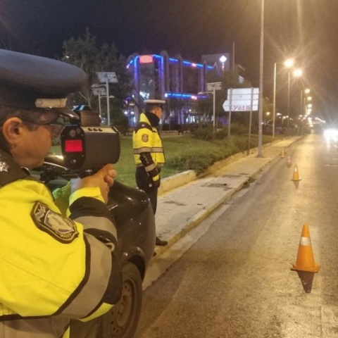 Μπλόκα της αστυνομίας για κόντρες στην παραλιακή