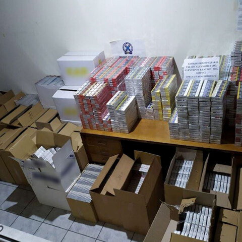 Χιλιάδες λαθραία πακέτα τσιγάρα βρέθηκαν σε φορτηγό στη Χαλκίδα