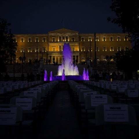 Η διαμαρτυρία «Άδειες Καρέκλες» στην πλατεία Συντάγματος