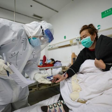 Τουλάχιστον 900.000 εργαζόμενοι στην υγεία έχουν μολυνθεί από κορωνοϊό παγκοσμίως