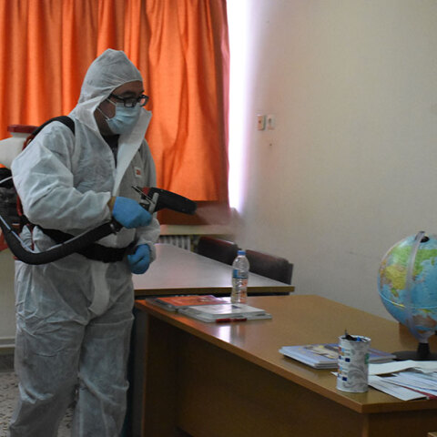 Απολύμανση σχολικής τάξης