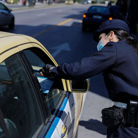 Κορωνοϊός - Άρση μέτρων: Και δεύτερος επιβάτης σύντομα στα ταξί, σύμφωνα με τον υπουργό Μεταφορών και Υποδομών