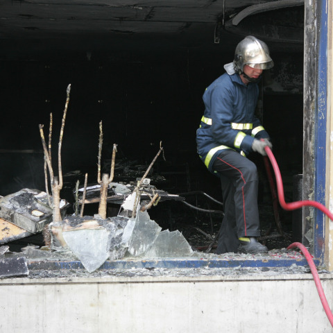 Το υποκατάστημα της MARFIN EGNATIA BANK στην Σταδίου 23 οπου δύο γυναίκες και ένας άνδρας βρήκαν τον θάνατο μετά από πυρκαγιά που εκδηλώθηκε από ρίψη μολότοφ