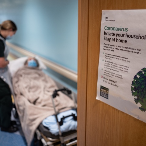 Κλινική δοκιμή ενός τριπλού «κοκτέιλ» φαρμάκων στο Χονγκ Κονγκ δίνει ελπιδοφόρα αποτελέσματα για την αντιμετώπιση της νόσου Covid-19