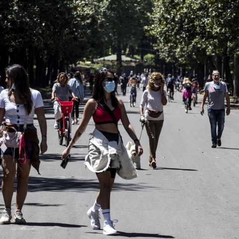 «Οι ασθενείς με Covid 19, τώρα, είναι εντελώς διαφορετικοί από εκείνους που αρρώστησαν πριν από τρεις ή τέσσερις εβδομάδες», υποστηρίζει ο διευθυντής του ινστιτούτου φαρμακολογίας του Μιλάνου