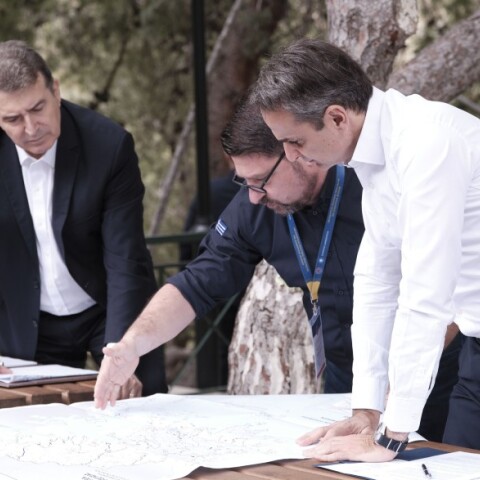 Μητσοτάκης, Χρυσοχοΐδης και Χαρδαλιάς