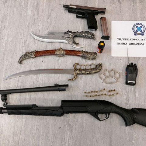 Τα κατασχεθέντα όπλα στα Άνω Λιόσια 