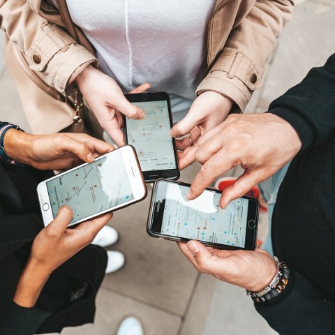 Η Κομισιόν ενθαρρύνει την εθελοντική χρήση εφαρμογών για την ιχνηλάτηση κρουσμάτων κορωνοϊού