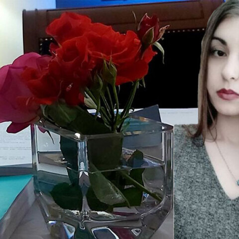 Ένα λουλούδι για την Ελένη