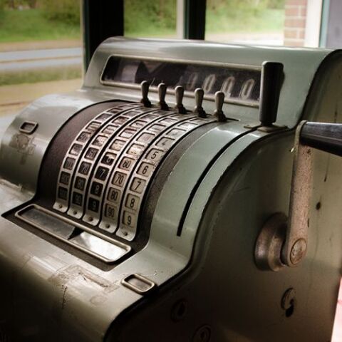 cash-register-from-the-50ies-free-license-cc0.jpg