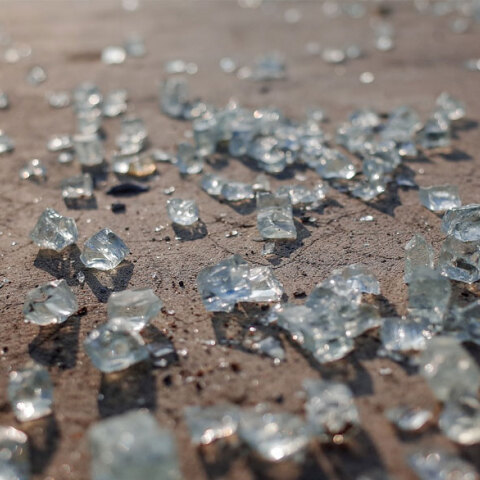 «Γυαλιά-καρφιά» τα έκαναν χούλιγκανς σε κατάστημα οπαδού αντίπαλης ομάδας στα Ιωάννινα