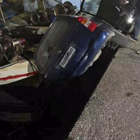 Απίστευτες εικόνες στην Καβάλα: Αυτοκίνητο έπεσε στο λιμάνι