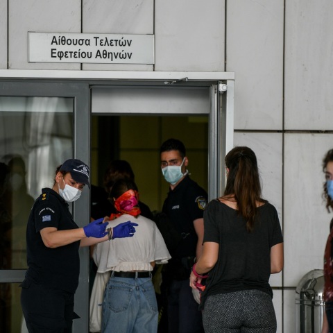 ΕΛΕΝΗ ΤΟΠΑΛΟΥΔΗ ΔΙΚΗ ΑΠΟΦΑΣΗ ΜΑΣΚΑ ΠΡΟΣΤΑΣΙΑ ΚΟΡΟΝΟΙΟΣ ΚΟΡΩΝΟΙΟΣ ΠΑΝΔΗΜΙΑ