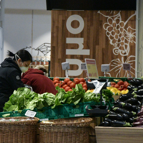 Απαγορεύονται οι διαφημίσεις τροφίμων που «βοηθούν» στον κορωνοϊό