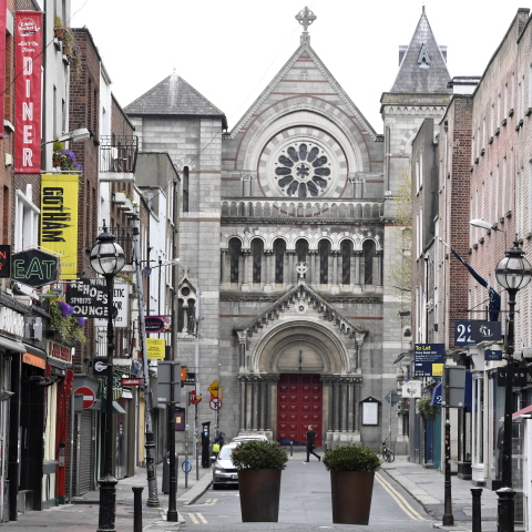 «Ανοίγει» σταδιακά η Ιρλανδία από τη Δευτέρα 