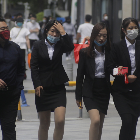 Πέντε εμβόλια δοκιμάζονται σε ανθρώπους στην Κίνα 