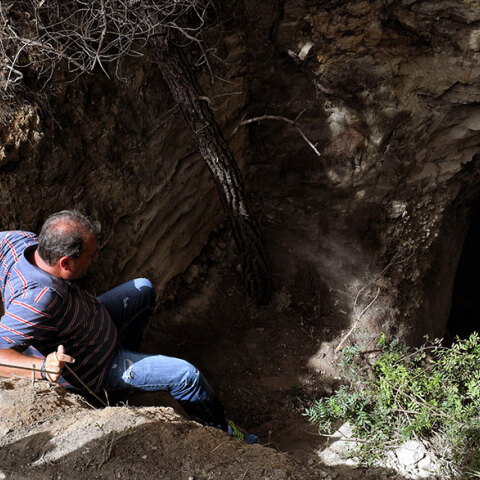 Λουτράκι, Σπήλαιο