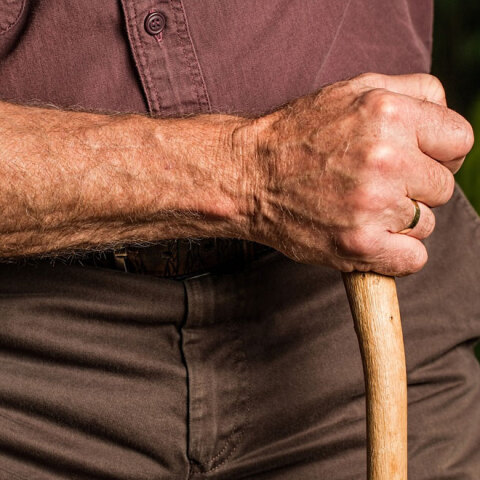 Συνελήφθη παππούς στη Θεσσαλονίκη - Κατηγορείται ότι ασελγούσε στις εγγονές του