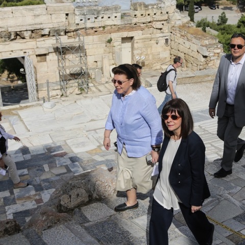 Η Πρόεδρος της Δημοκρατίας στην Ακρόπολη 