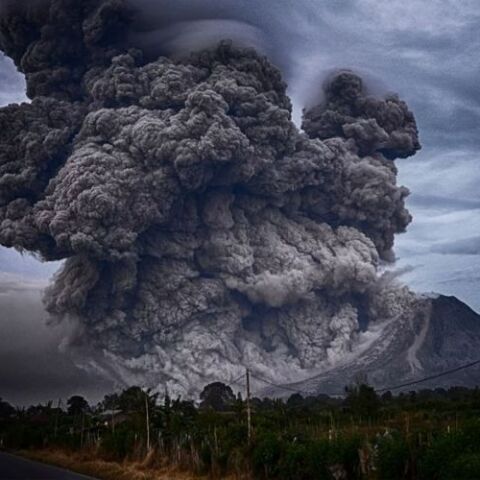 Έκρηξη ηφαιστείου - Αρχείο