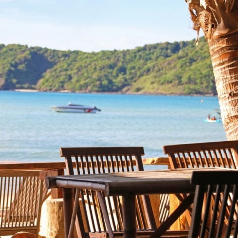 Θεοδωρικάκος για τραπεζοκαθίσματα σε κοινόχρηστους χώρους