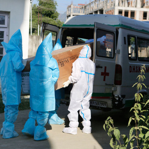 Περισσότερα από 5 εκατομμύρια κρούσματα κορωνοϊού σε 196 χώρες και περιοχές