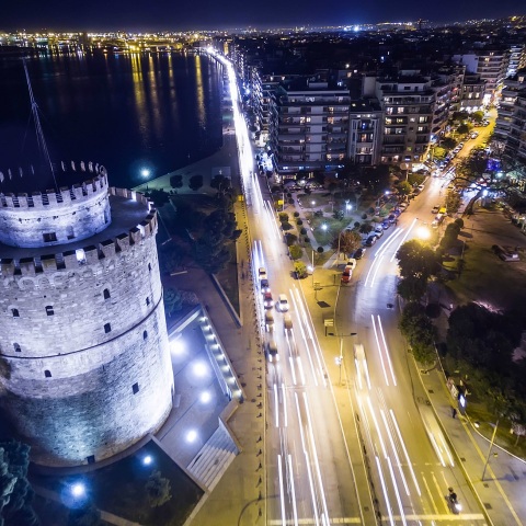 Νυχτερινή φωτογραφική λήψη της Θεσσαλονίκης
