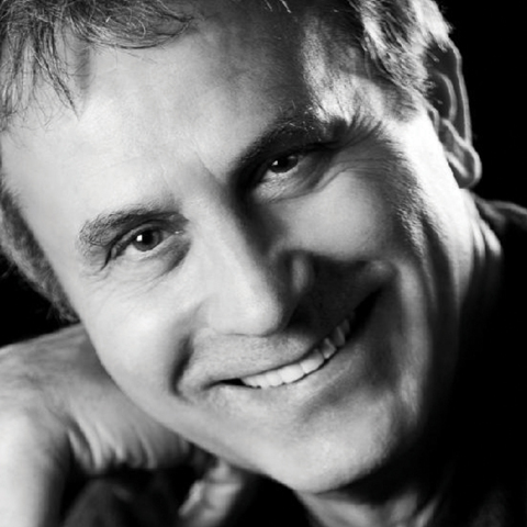 Συνέντευξη: Ο Γιώργος Νταλάρας μιλάει στην ATHSN VOICE για τα 50 του χρόνια στο τραγούδι, τη μουσική, τη ζωή του, το βιβλίο του