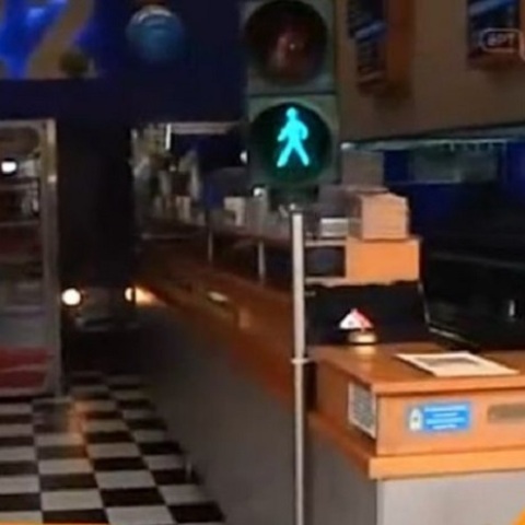 Πεζοφάναρο σε σουβλατζίδικο