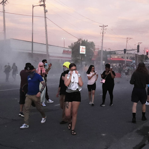Ταραχές στη Μινεάπολη μετά τον θάνατο του Αφροαμερικανού Τζορτζ Φλόιντ